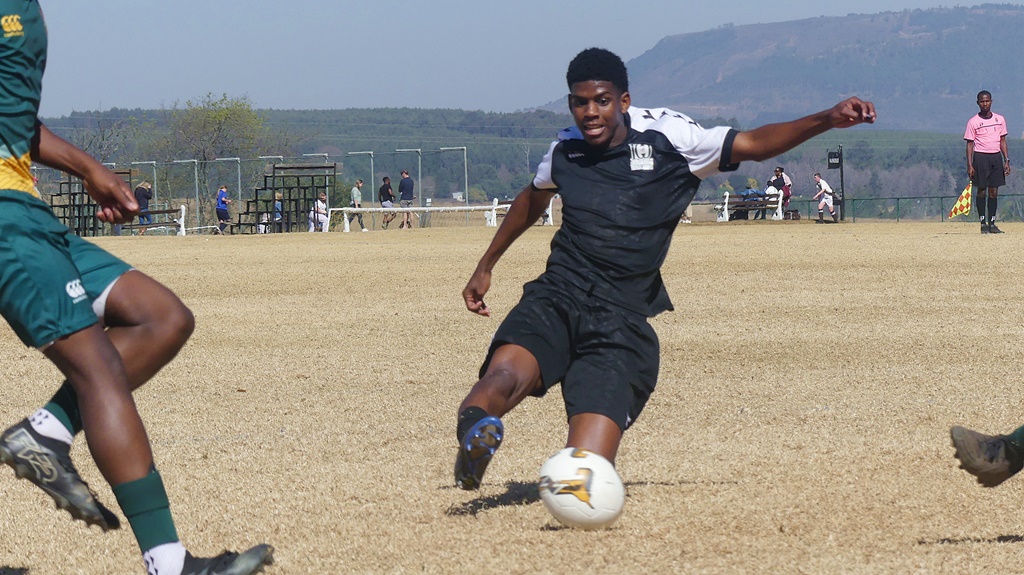 In 2024, striker Andile Ngubane raced onto a through ball and nudged it past the onrushing goalkeeper to secure Clifton a 1-0 win over Glenwood, which made Group B a very entertaining watch. (Photo: Brad Morgan)