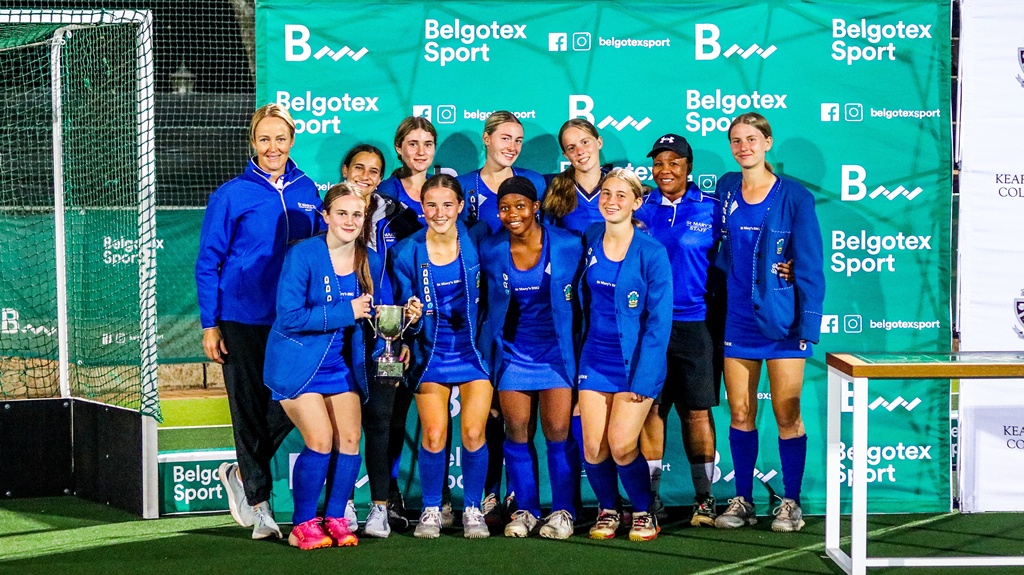 The winners of the girls' title, St Mary's DSG, Kloof. (Prizegiving photos: Gabby Swanepoel)