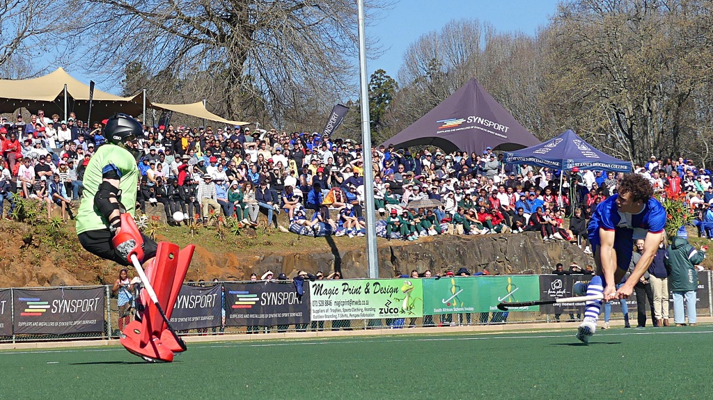 Goalkeeper Georg Wolhuter closed down space and made himself big to deny Jacques van Dyk in the penalty shootout. (Photo: Brad Morgan).